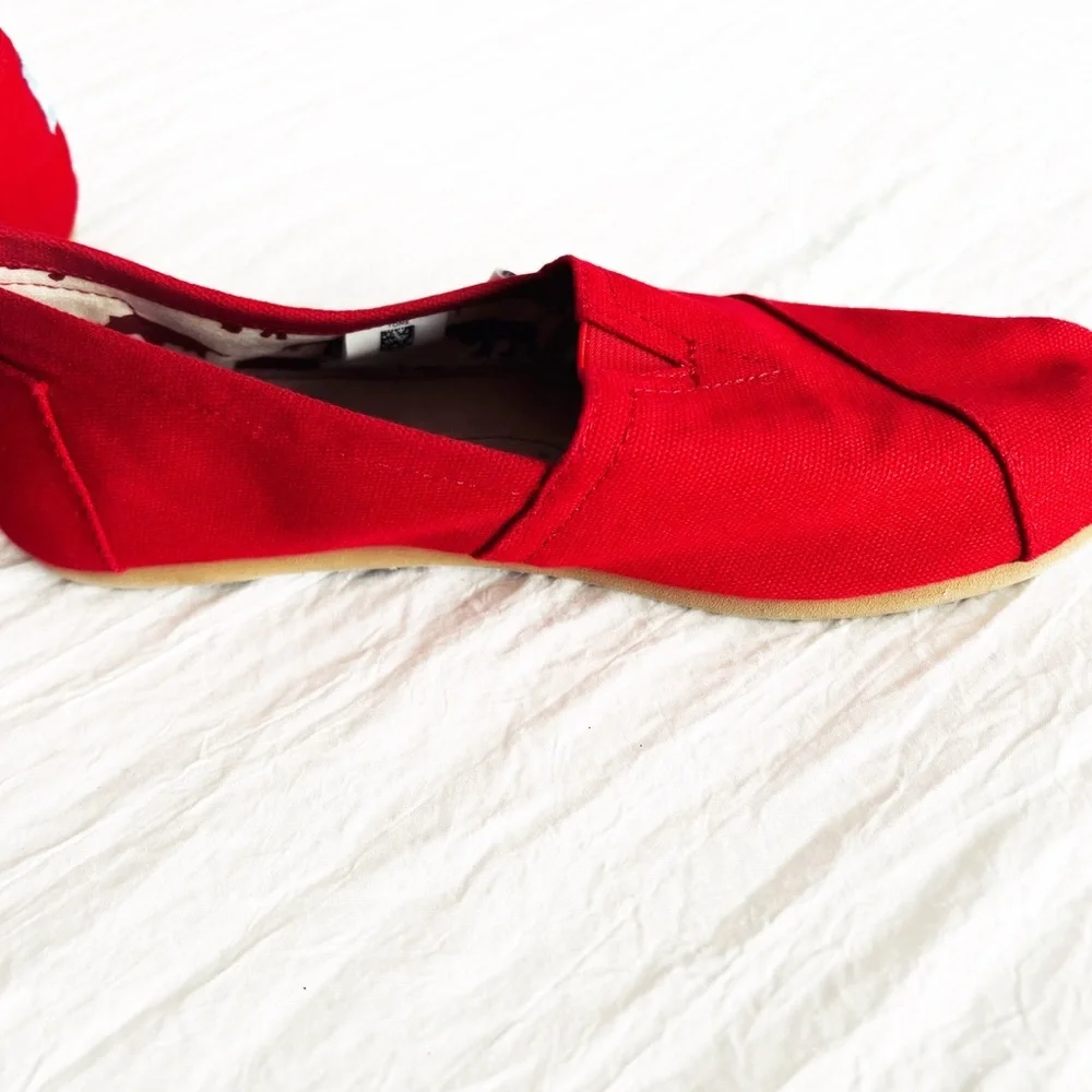 ♥️ TOMS ~ RED Original Classic Slip-ons ~ Size 8 ♥️ - Picture 4 of 7